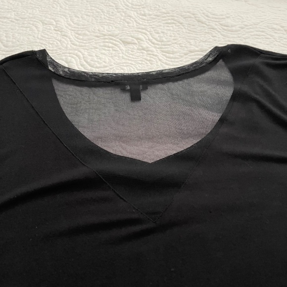 Cable and Gauge V-Neck Short Cap Sleeve Asymmetrical Black Tee Size Large - Picture 8 of 16